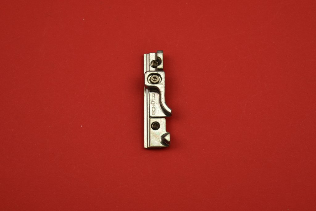 Schüco 243049 / 243050 Riegelstück